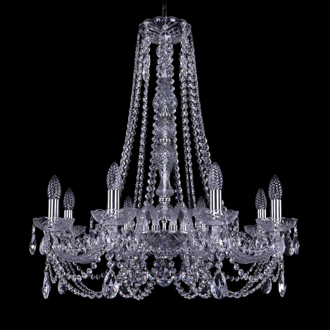 Подвесная люстра в виде свечей с хрустальными подвесками 
Подвесная люстра в виде свечей с хрустальными подвесками