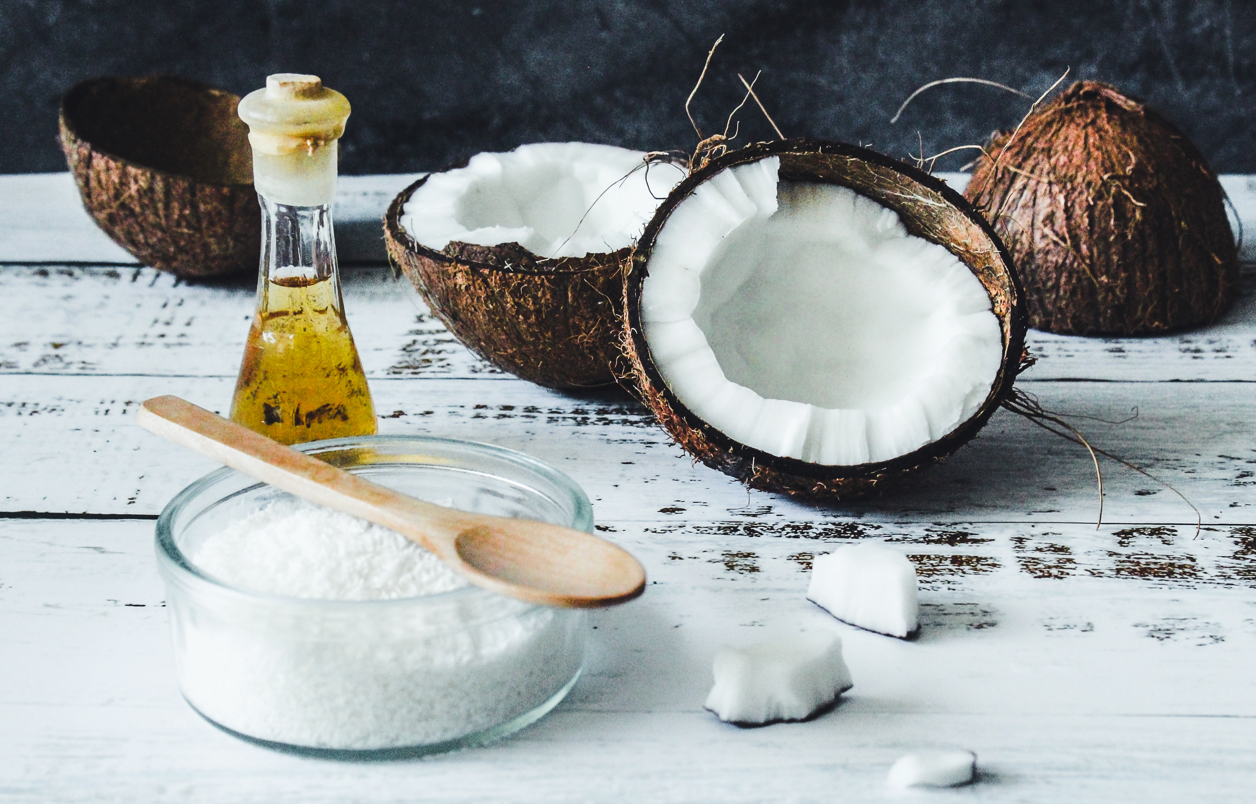 Coconut oil. Oil pulling кокосовое масло. Кокосовое масло вредное?. Пальмовое и кокосовое масло. Кокос зима.