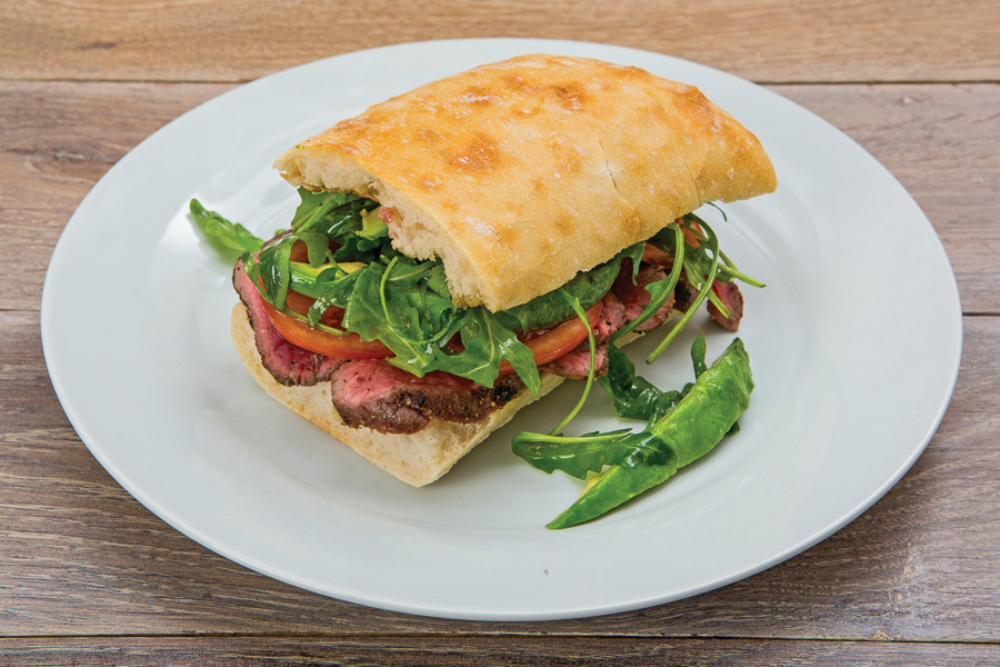 Сэндвич со. Сэндвич со свининой в школу. Сэндвич с огурцом. Сэндвич со свининой и яйцом. Сэндвич со свининой.