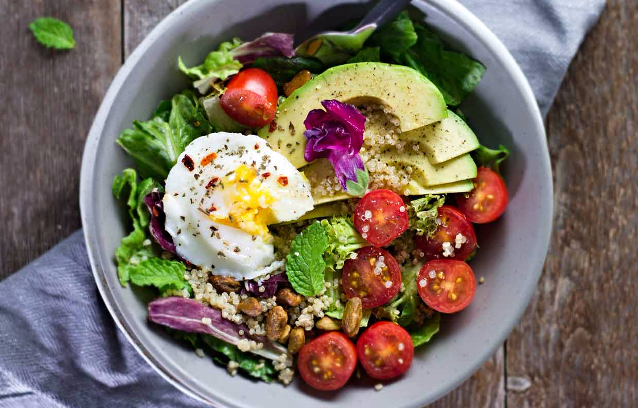 Салаты с авокадо и яйцом — рецепты с пошаговыми фото и видео