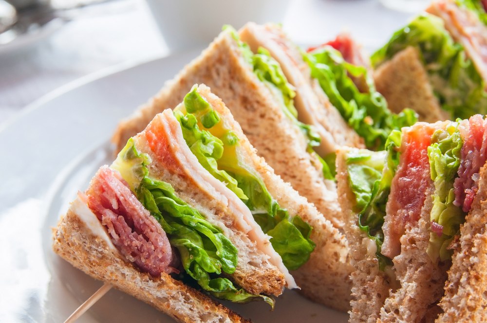 Все на пикник: 5 вкусных рецептов сэндвичей