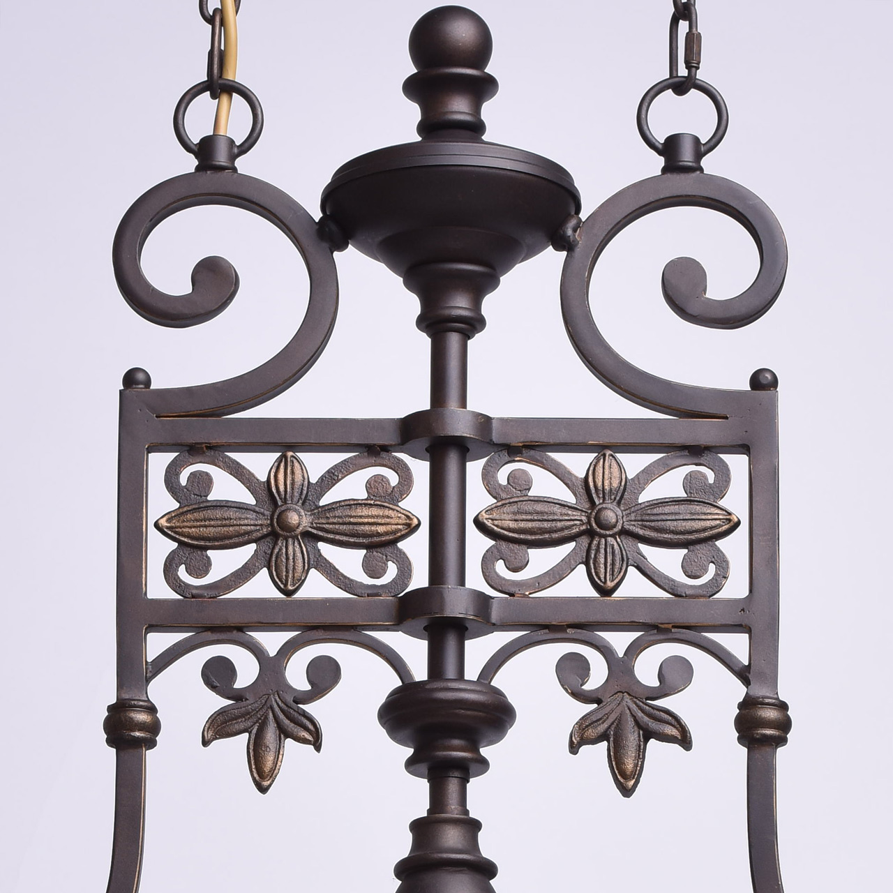 

Подвесная люстра айвенго с матовыми плафонами