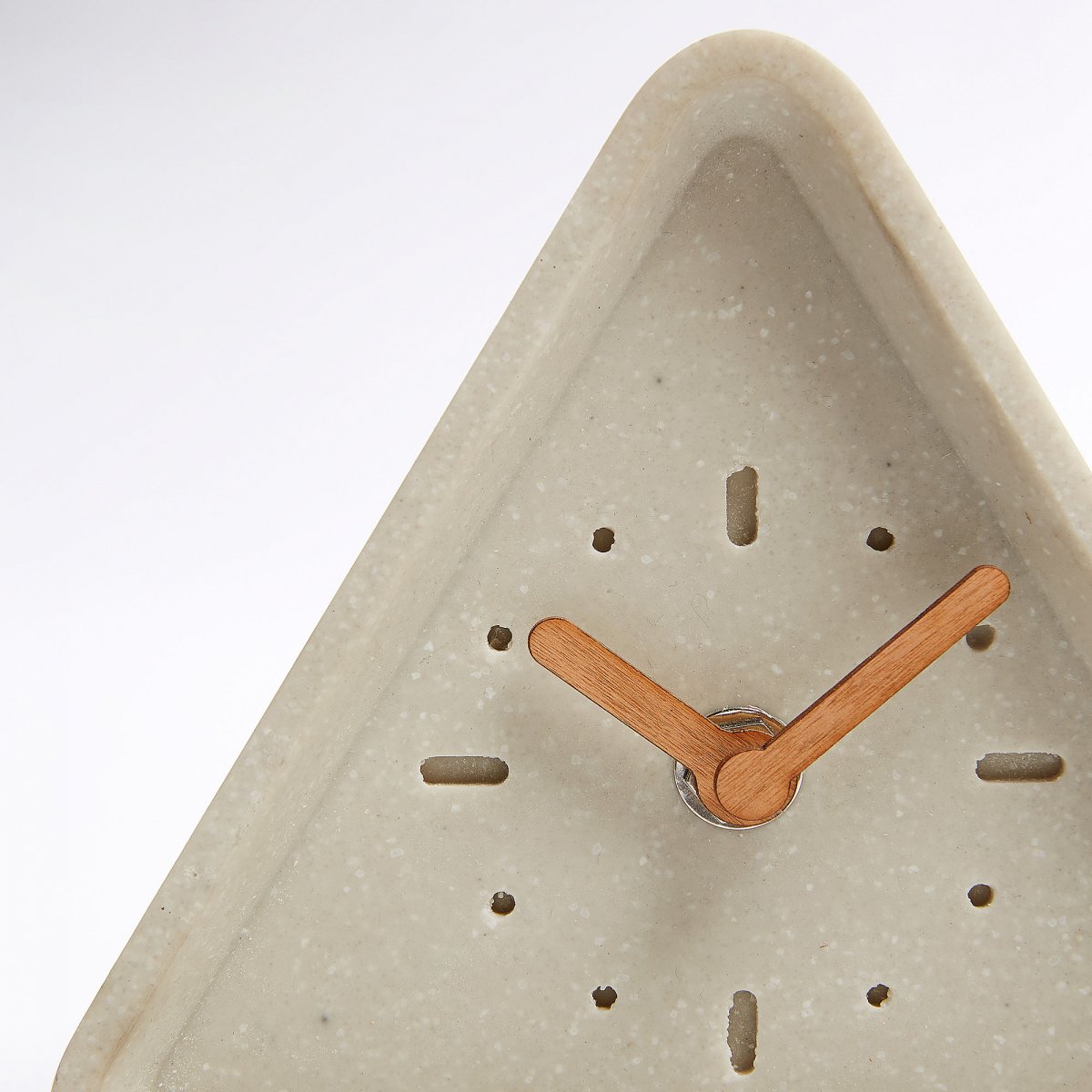 

Часы настольные Mercy светло-серого цвета