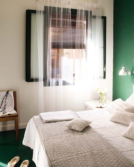 Фотография: Спальня в стиле Восточный, Минимализм, Малогабаритная квартира, Квартира, Цвет в интерьере, Дома и квартиры, Зеленый – фото на INMYROOM