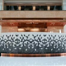Фото из портфолио Каменный ресепшн «Метрополис» от компании Q-Style – фотографии дизайна интерьеров на INMYROOM
