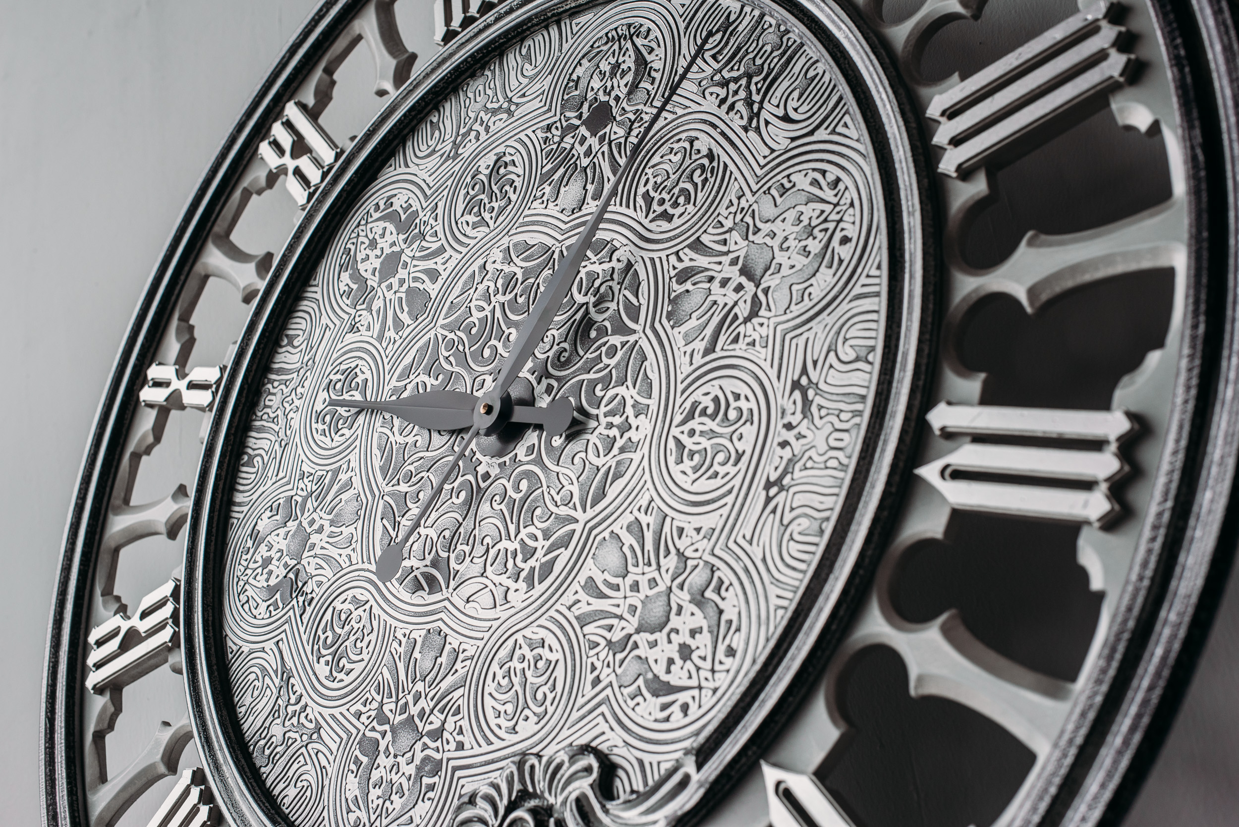 Часы в 900 м. Итальянские элитные часы. Элитные настенные часы бриге. Элитные настенные часы фирма. Настенные часы Fago Silver.