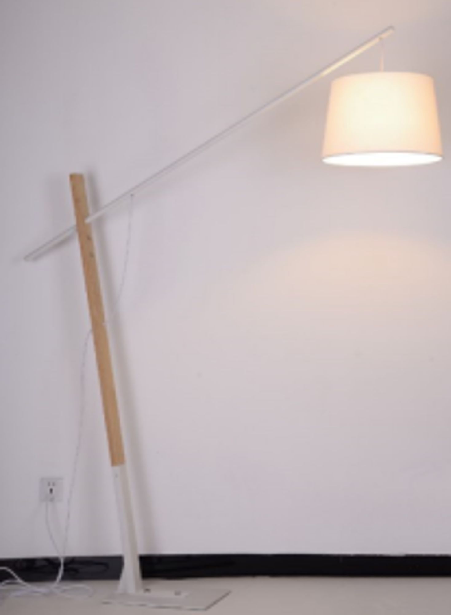 

Торшер Laredo белого цвета