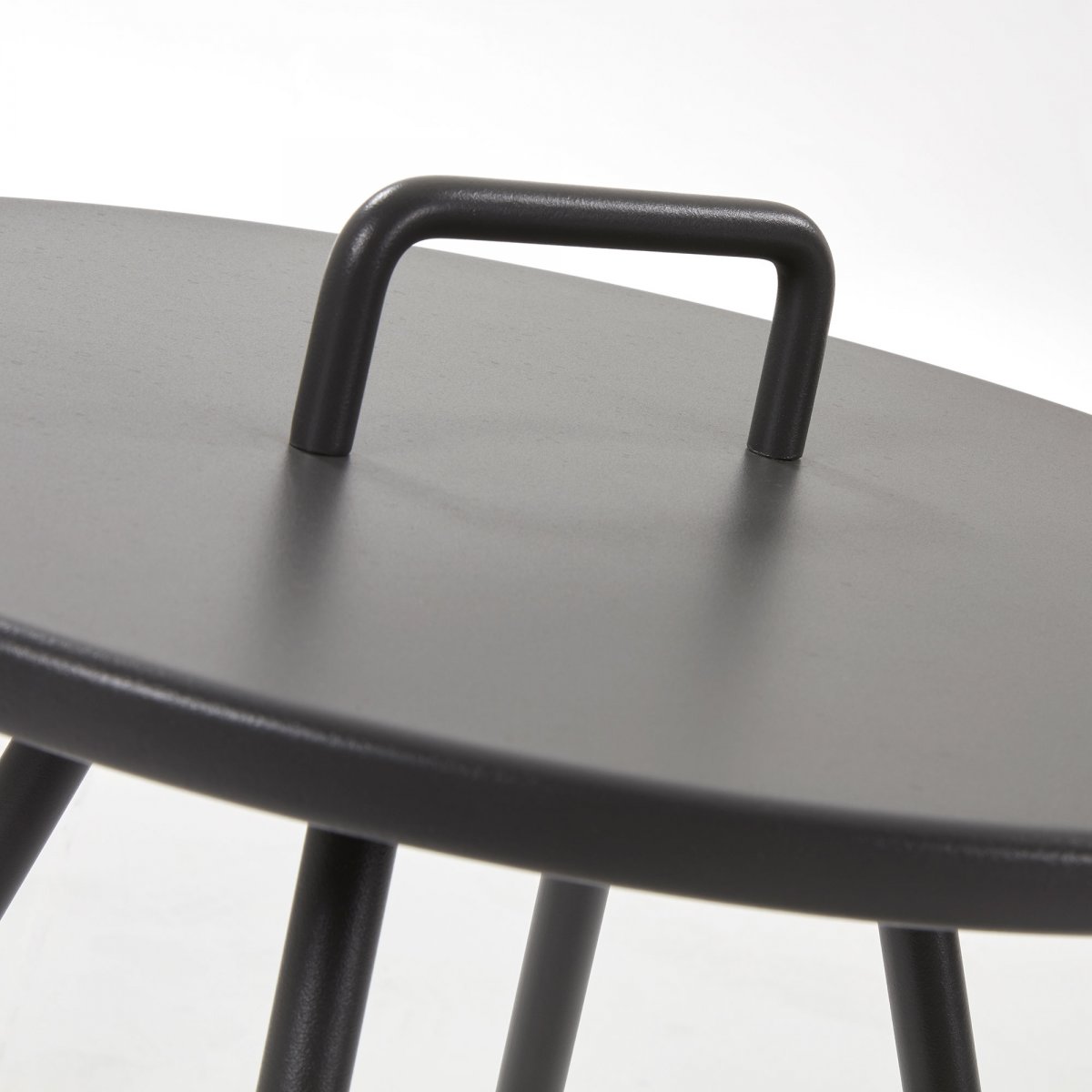 

Кофейный столик Accost из металла серого цвета