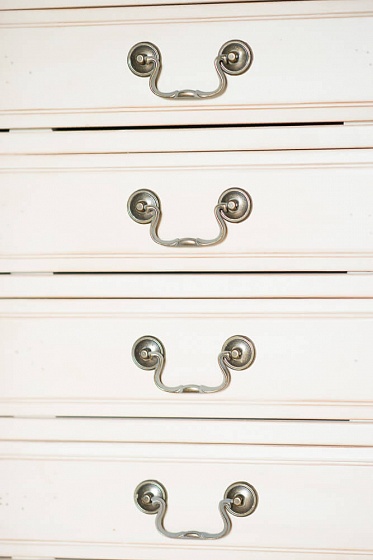 

Комод высокий с шестью ящиками