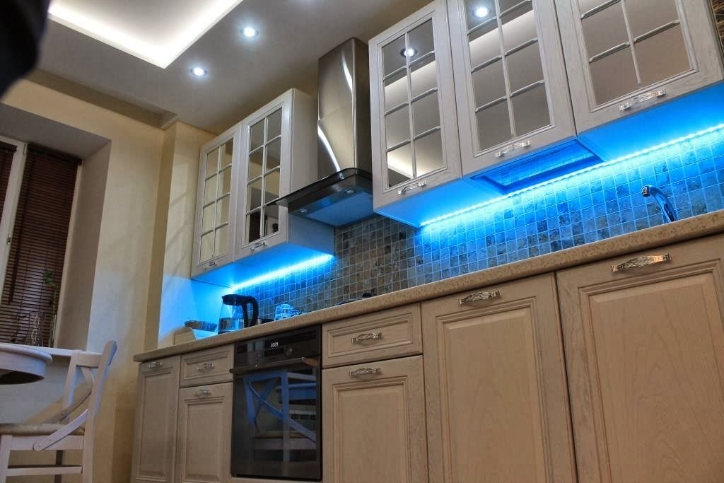 Подсветка кухни под шкафами светодиодной лентой фото