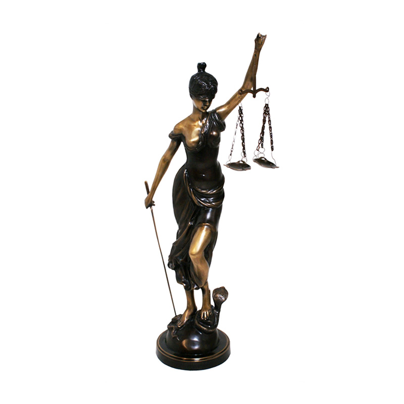 

Статуэтка Van Roon Lady of Justice выполнена из состаренной бронзы