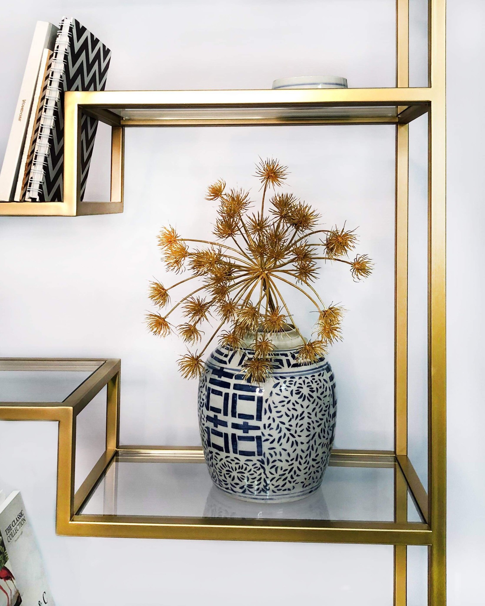 

Стеллаж ариан золотого цвета