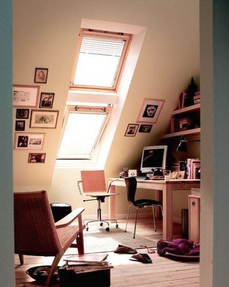 Фотография: Кабинет в стиле Минимализм, Интерьер комнат, Мансарда – фото на INMYROOM
