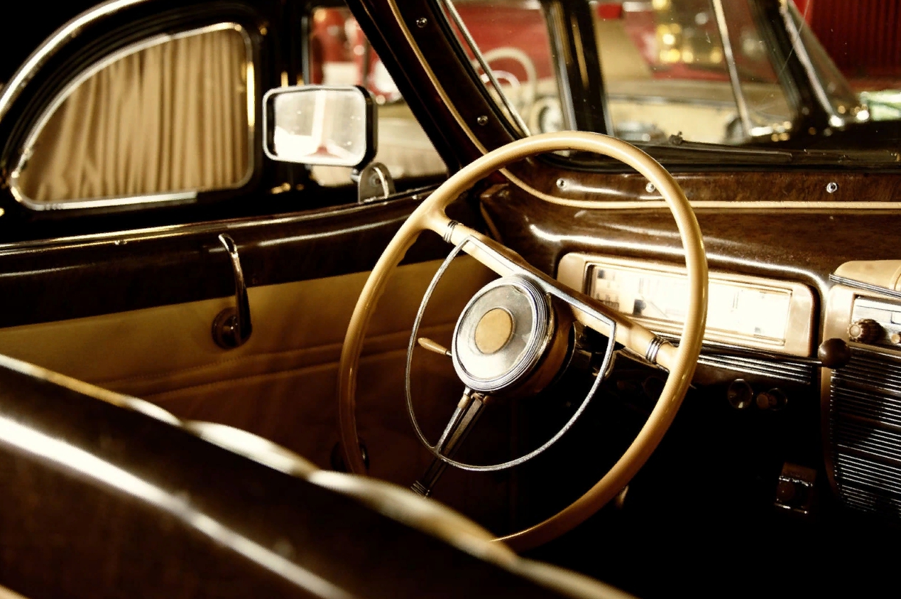 

Дизайнерские обои The Old Car