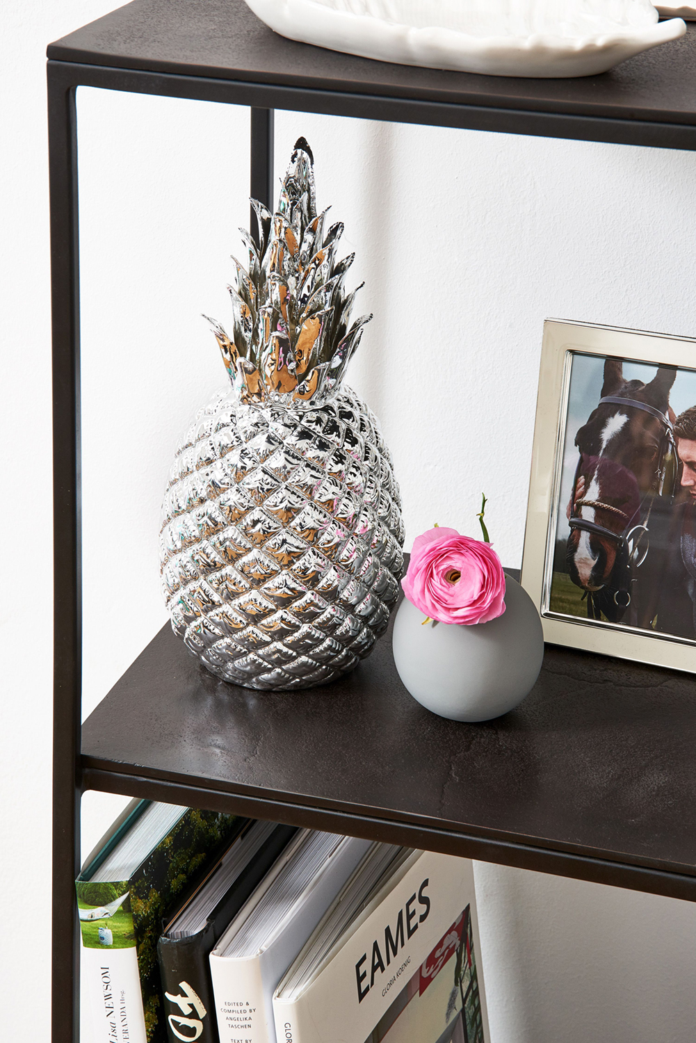 

Декор Pineapple Silver серебряного цвета