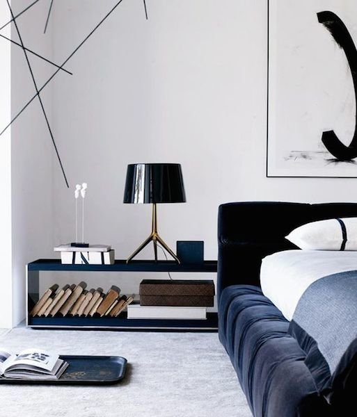 Фотография: Спальня в стиле Хай-тек, Декор интерьера, Мебель и свет, Стол – фото на INMYROOM
