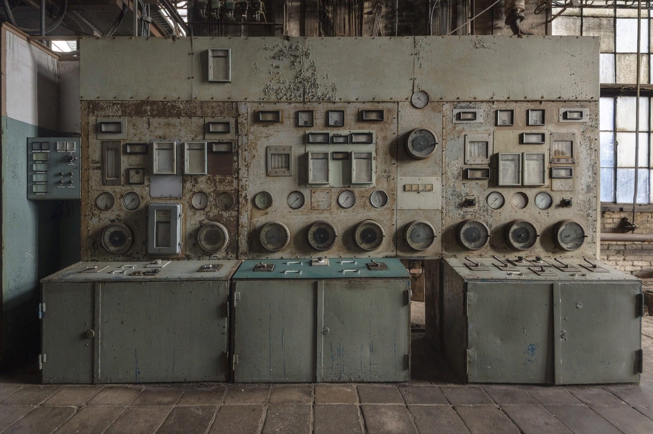 

Дизайнерские обои Deserter’s Controls