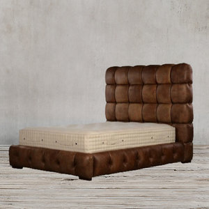 Кровать RESTORATION HARDWARE "Блобби" из кожи с высоким изголовьем 243х183х153 см