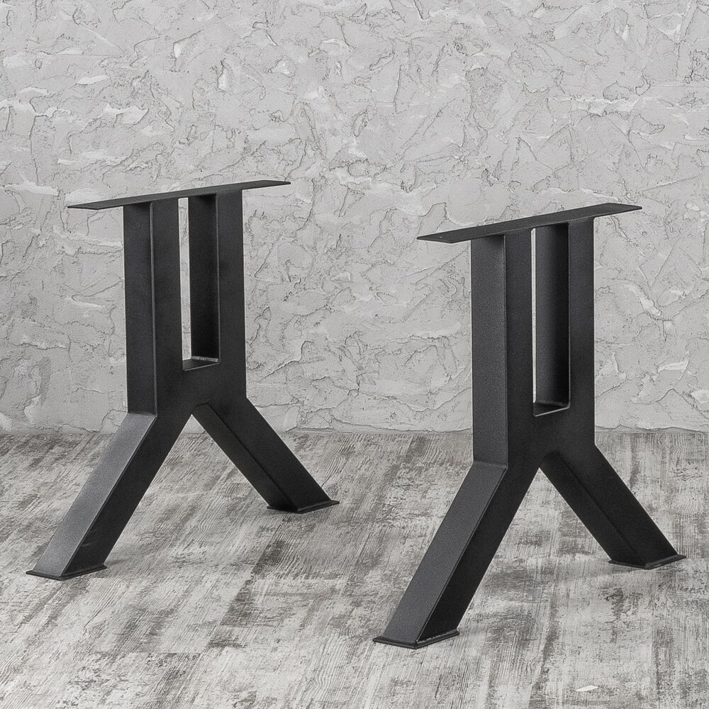 

Стол обеденный на металлических ножках