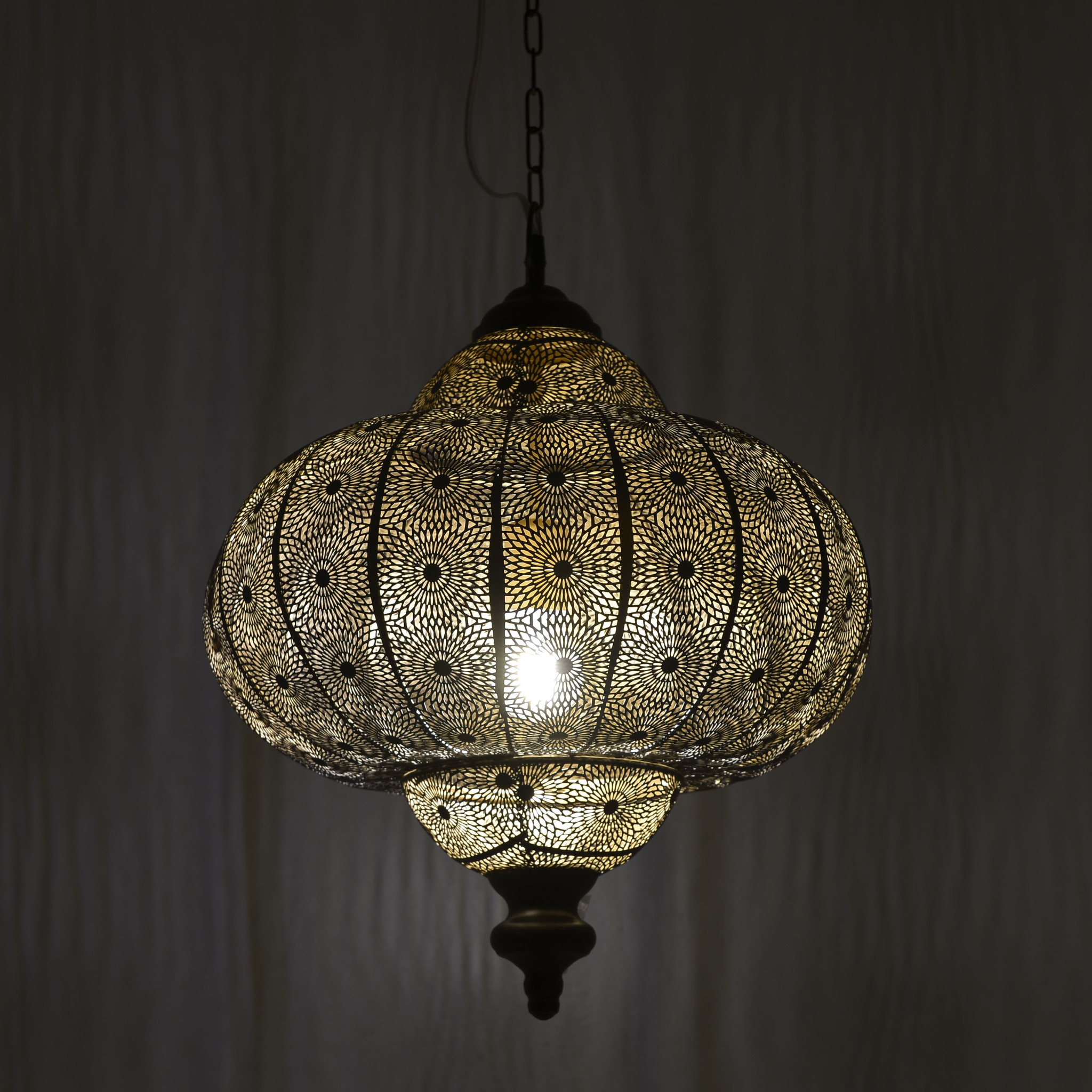 

Подвесной светильник серого цвета