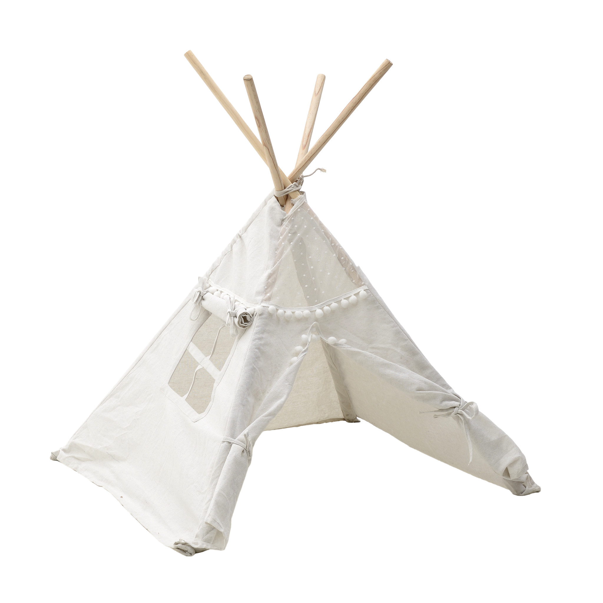 

Вигвам белого цвета из дерева и ткани