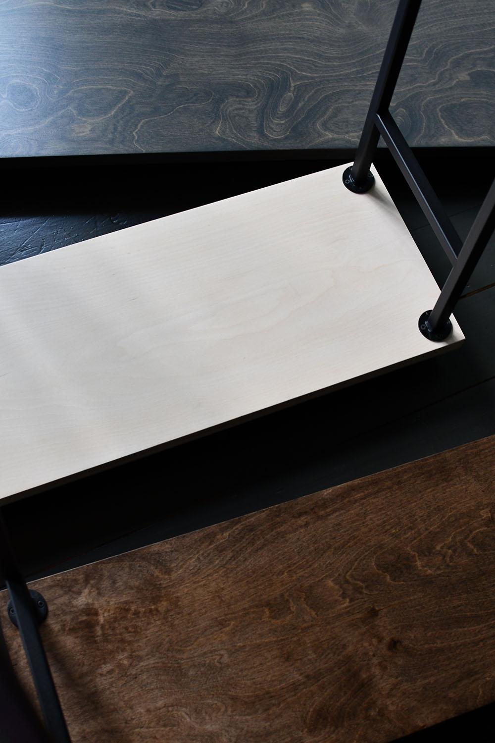 

Напольная вешалка Loft Ply на колесиках с двумя полками
