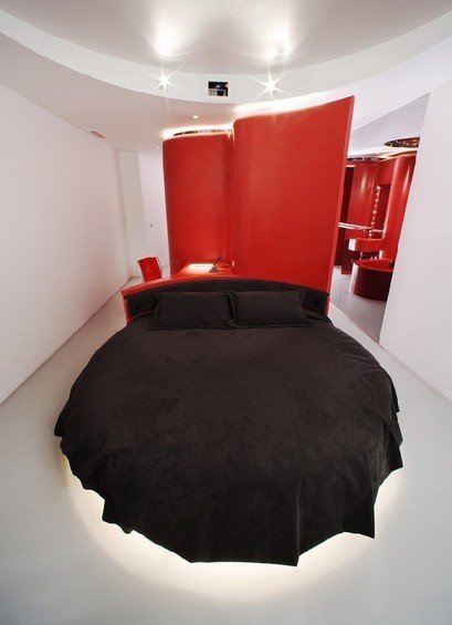 Фотография: Спальня в стиле Хай-тек, Дома и квартиры, Городские места – фото на INMYROOM