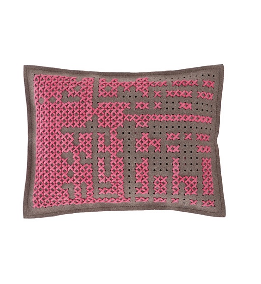 

Подушка Gan Medium Pink розового цвета
