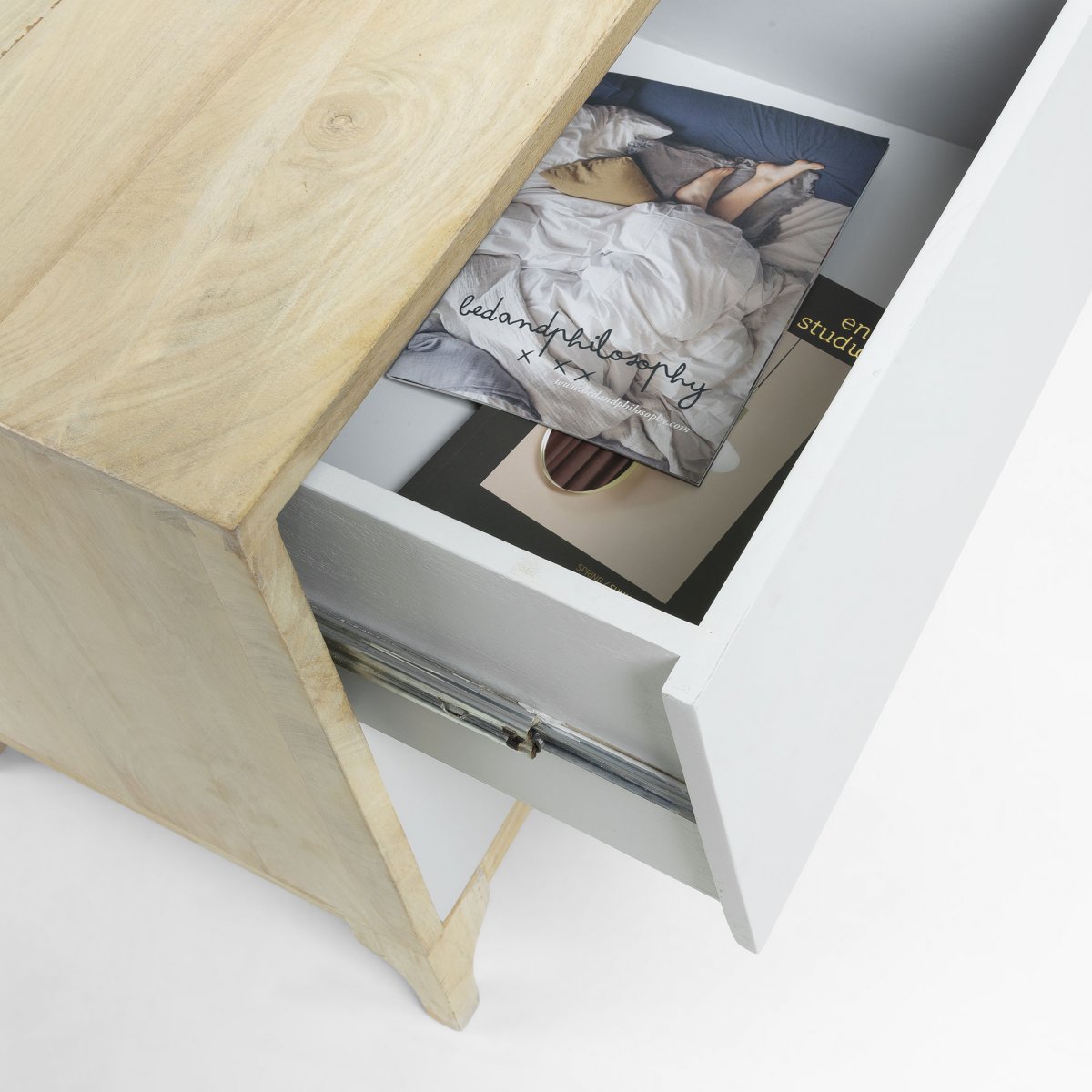 

Прикроватная тумба Fuzzy из дерева манго