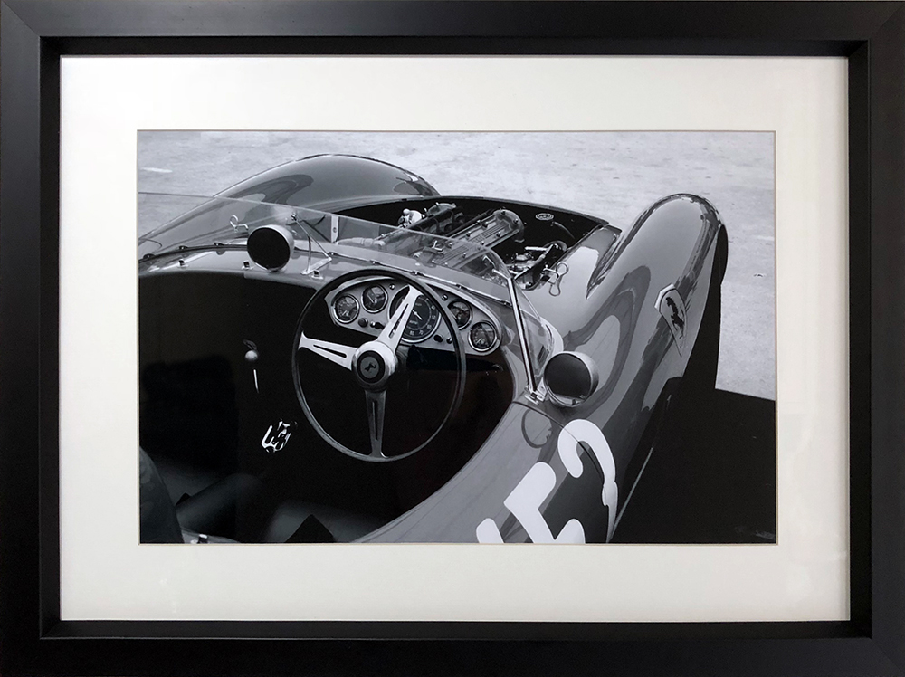 

Фотография Ferrari в итальянском деревянном багете