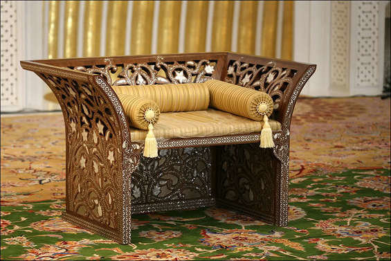 Восточная мебель: Резной столик с чеканкой Marrakech*50