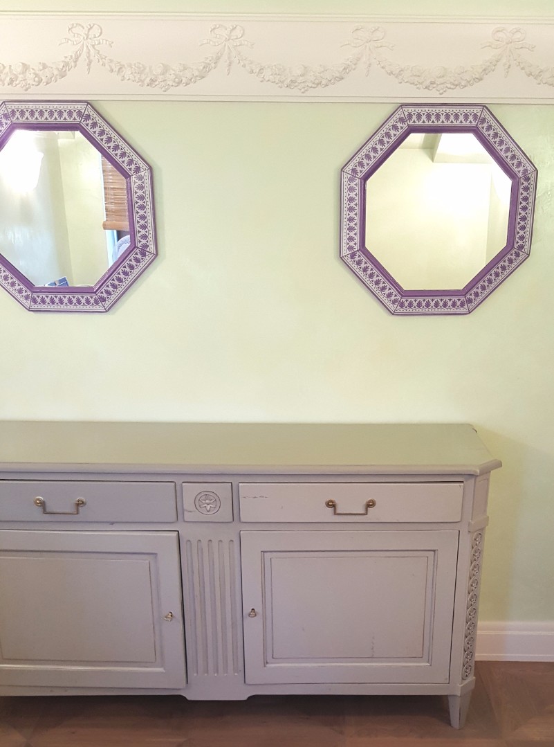 

Настенное зеркало Violet Tenderness