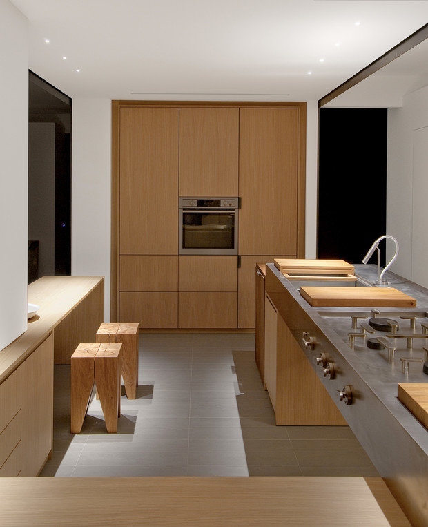 Фото из портфолио Дерево и железо в итальянской квартире – фотографии дизайна интерьеров на INMYROOM