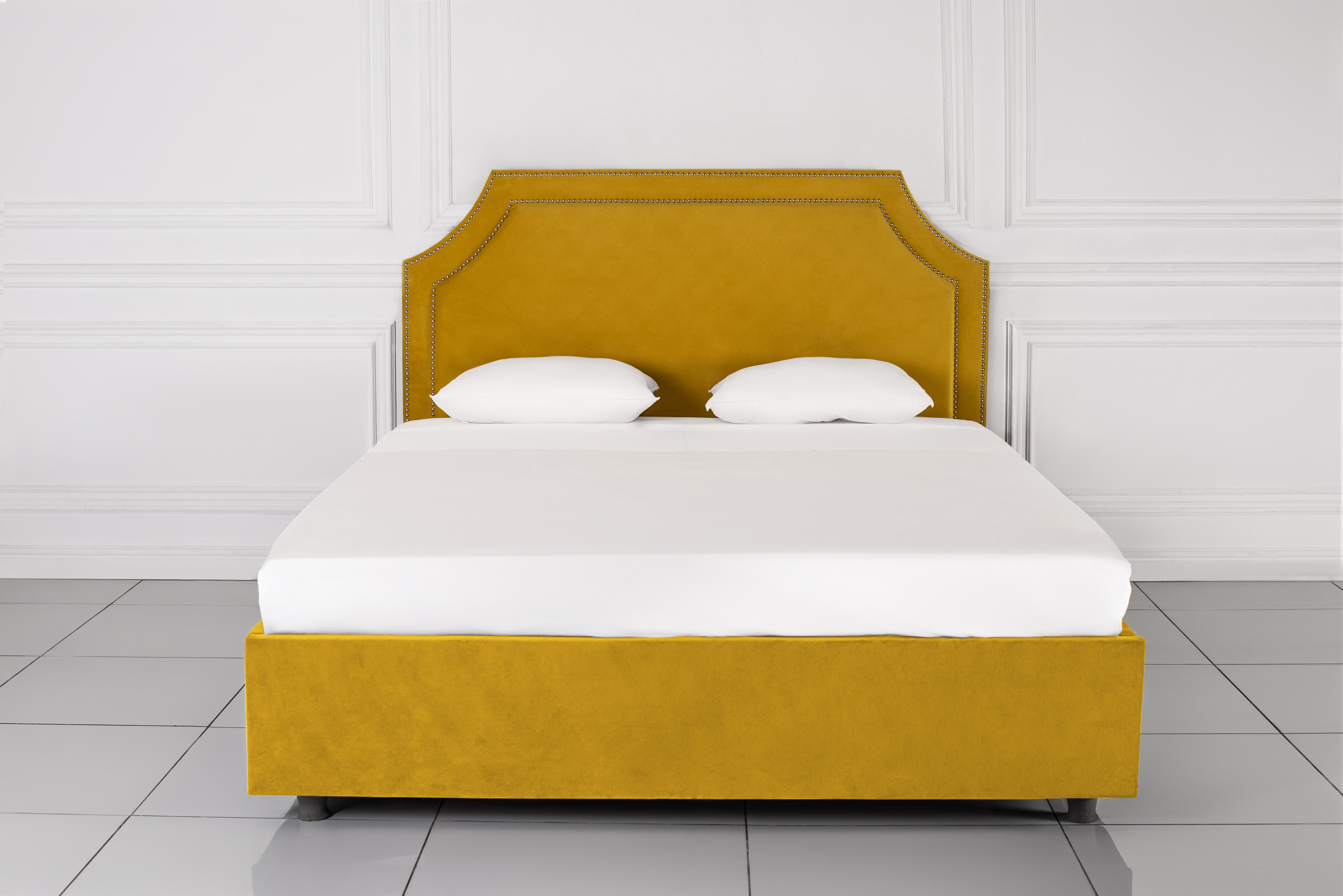 Кровать с мягким изголовьем горчичного цвета