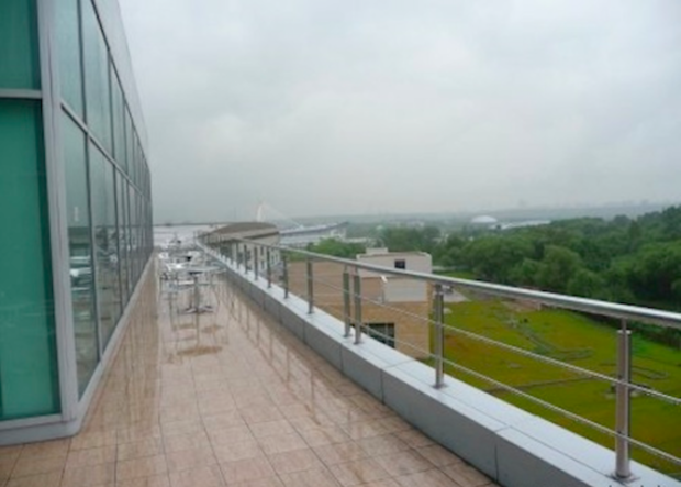 Фотография: Балкон, Терраса в стиле Современный, Офисное пространство, Индустрия, Люди – фото на INMYROOM