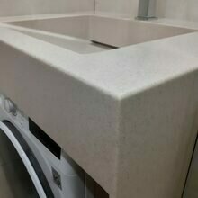Фото из портфолио Столешница из искусственного камня с раковиной для ванной комнаты – фотографии дизайна интерьеров на INMYROOM