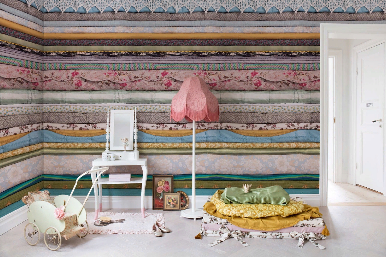 

Дизайнерские обои Her Royal Slumber