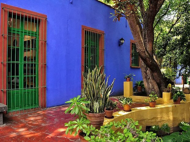 Фотография:  в стиле , Декор интерьера, Дом, Голубой, Мексика, Дом и дача, Мехико, Фрида Кало – фото на INMYROOM