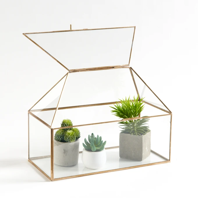 

Теплица Uyova из стекла и латуни