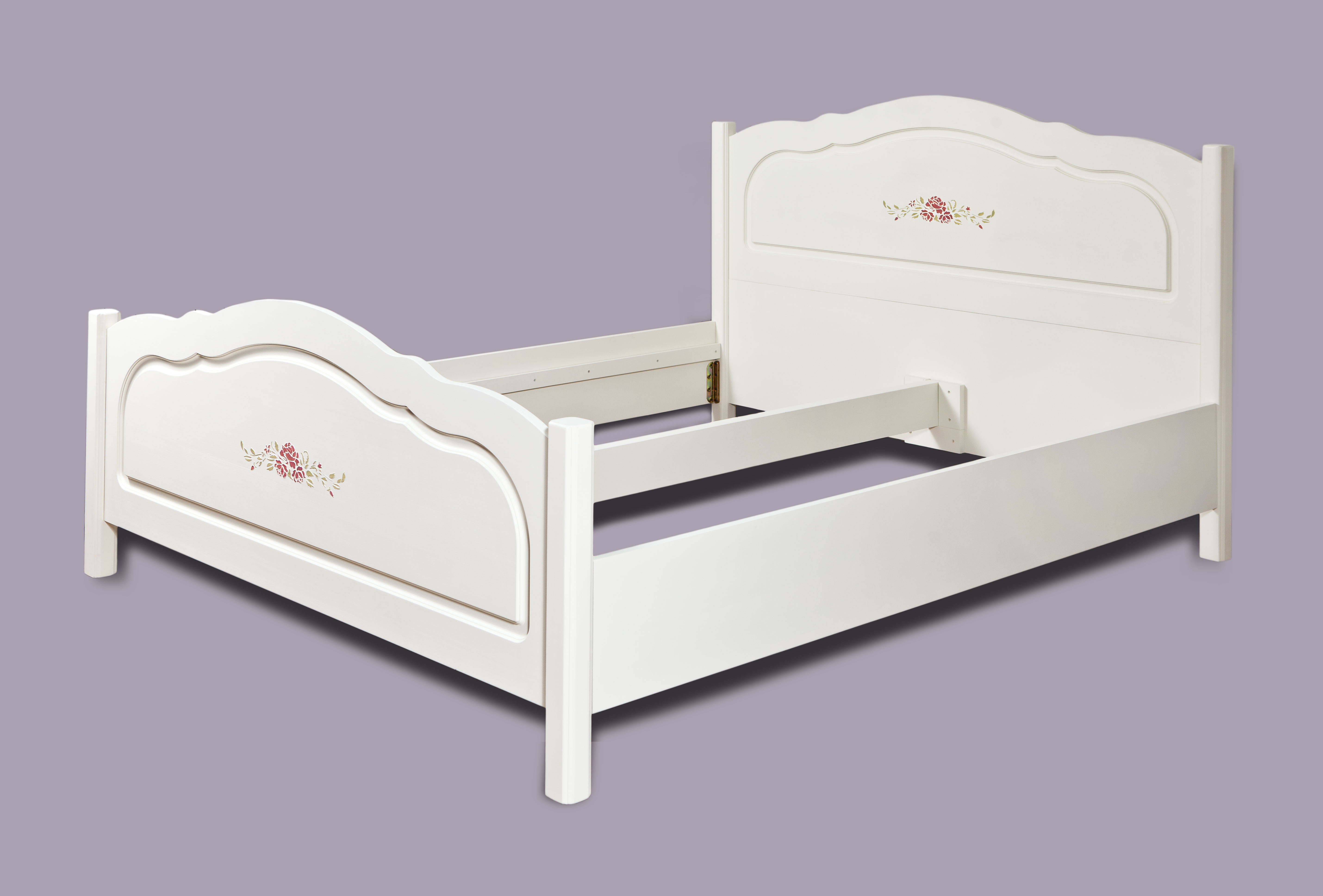 Односпальная кровать в классическом стиле
