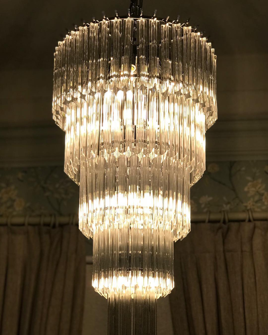 

Люстра Asta Large Chandelier каскадная