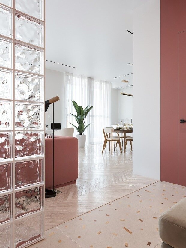 В спальне и кухне-гостиной использован ламинат под елочку, отделка стен — покраска.