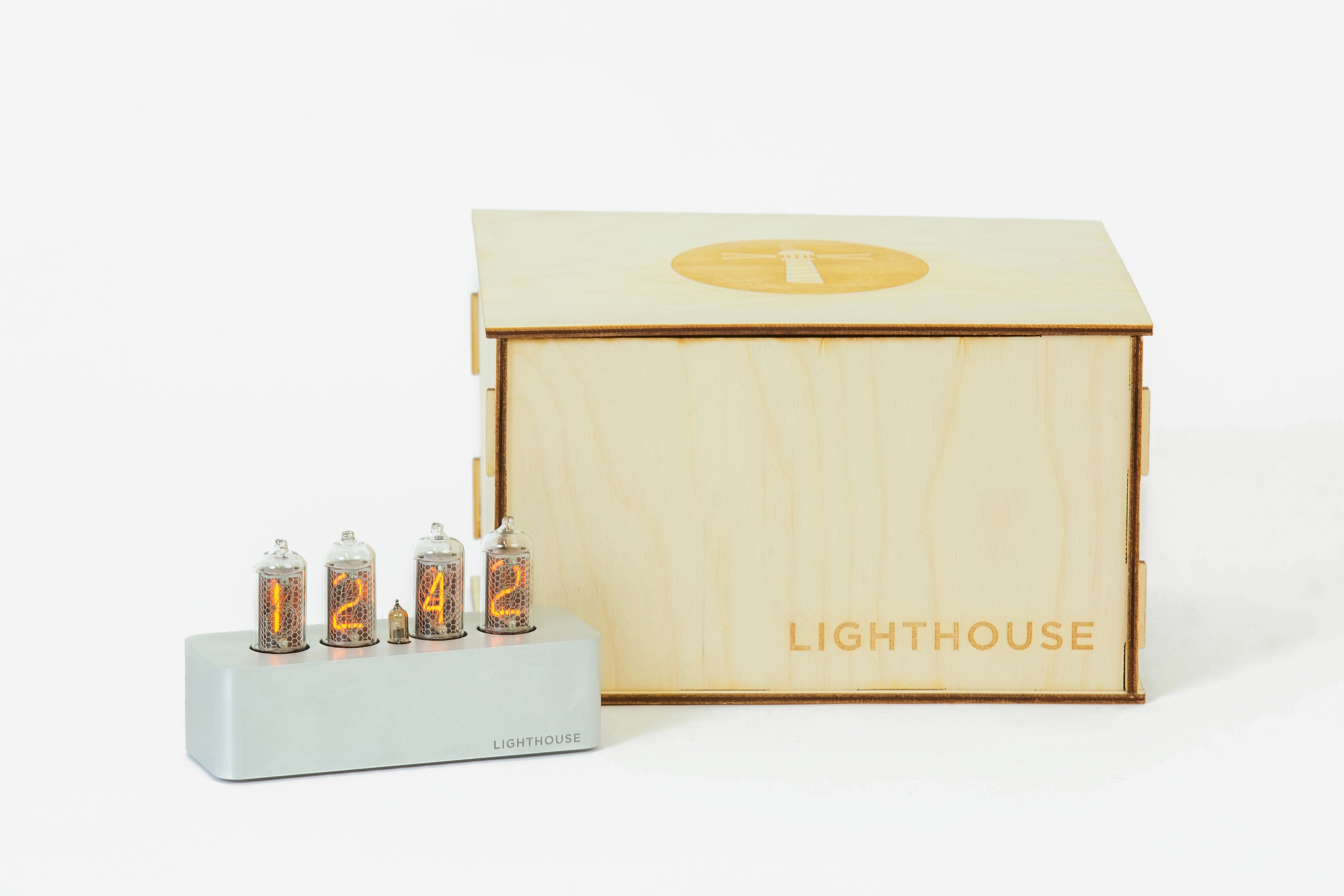 

Часы на газоразрядных индикаторах Lighthouse 1.0 Steel