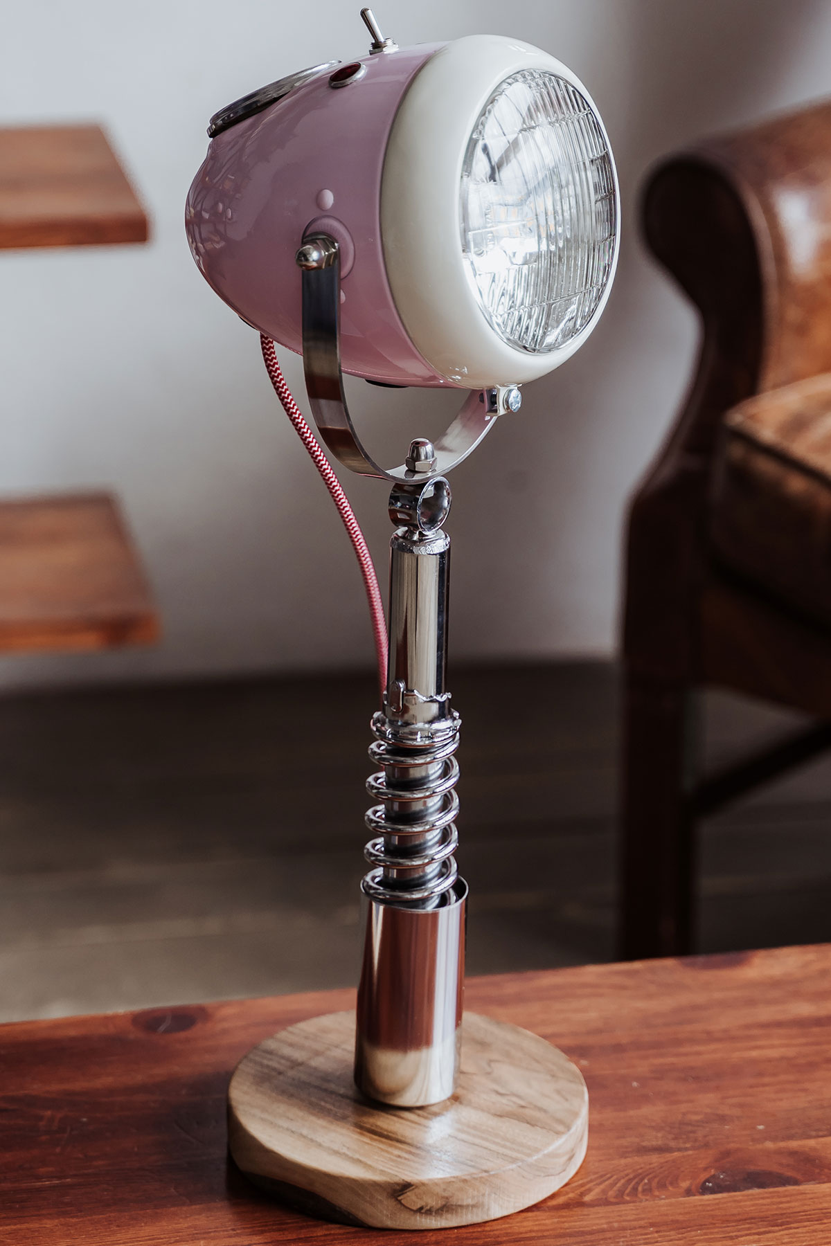 

Настольная лампа Motospring Oak Pink