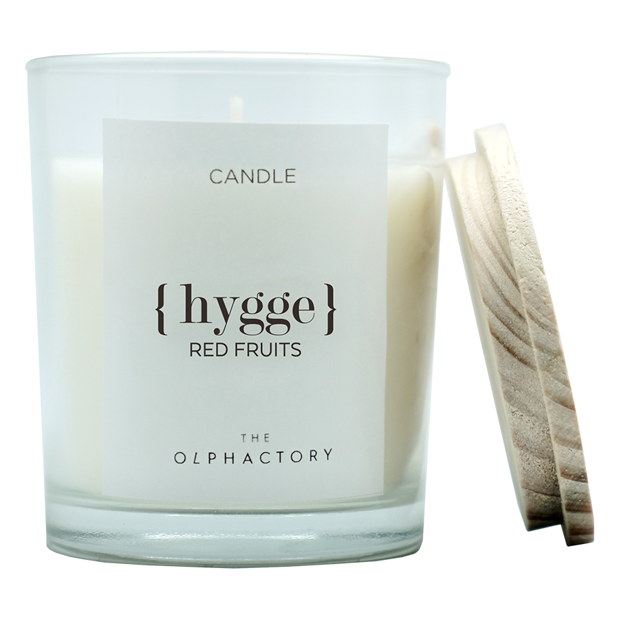 

Свеча ароматическая Hygge - красные фрукты 30 ч