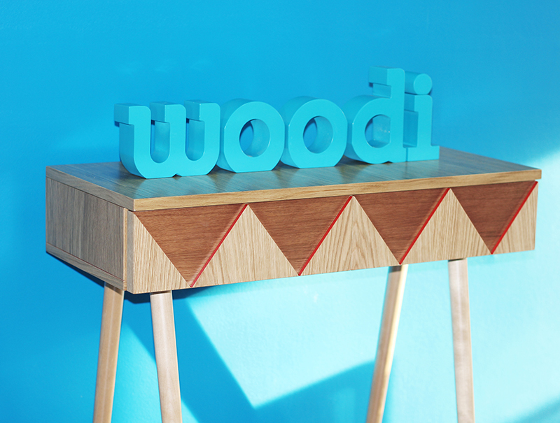 

Консоль Woo Desk с узором бежевого цвета