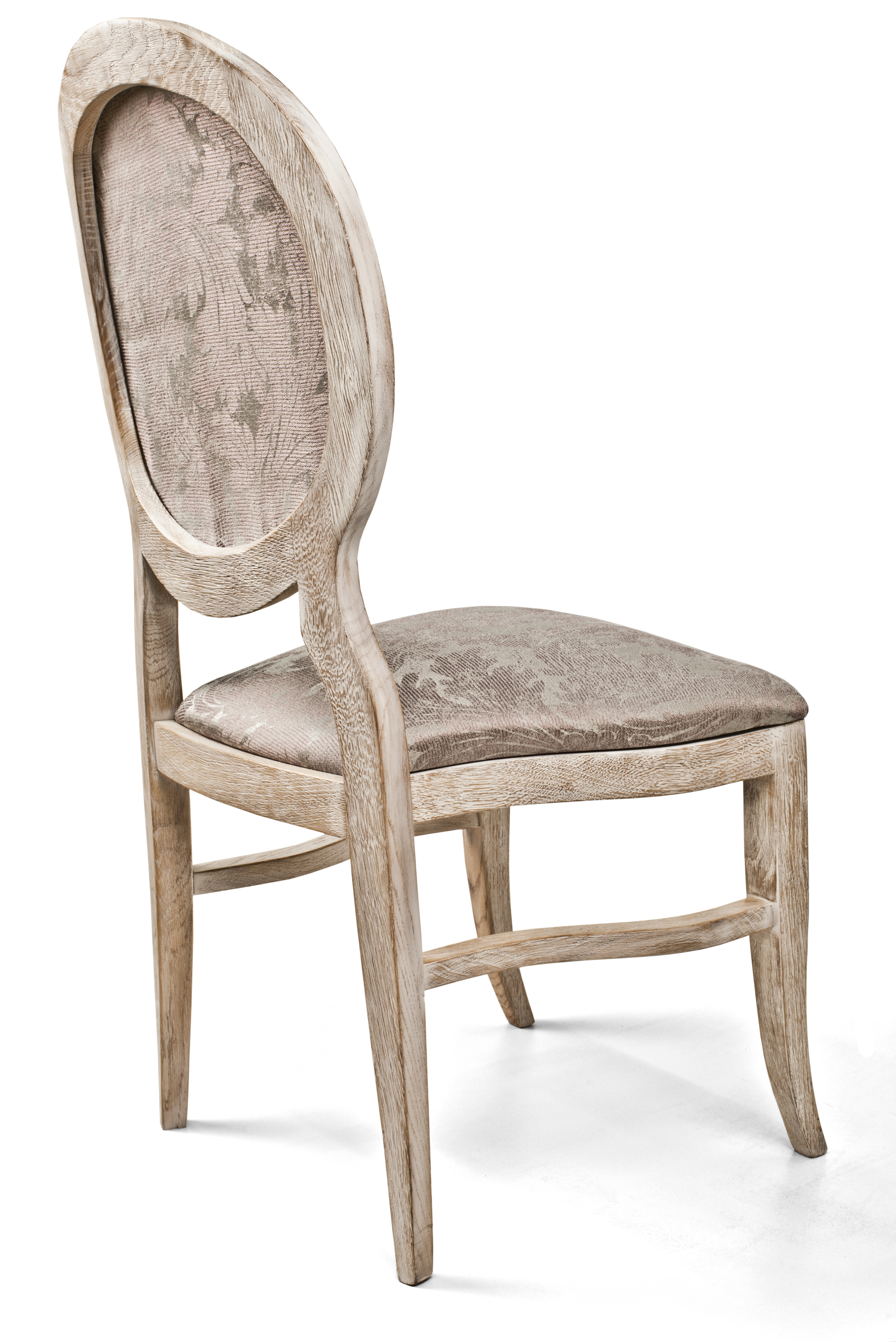 деревянный стул с круглой спинкой