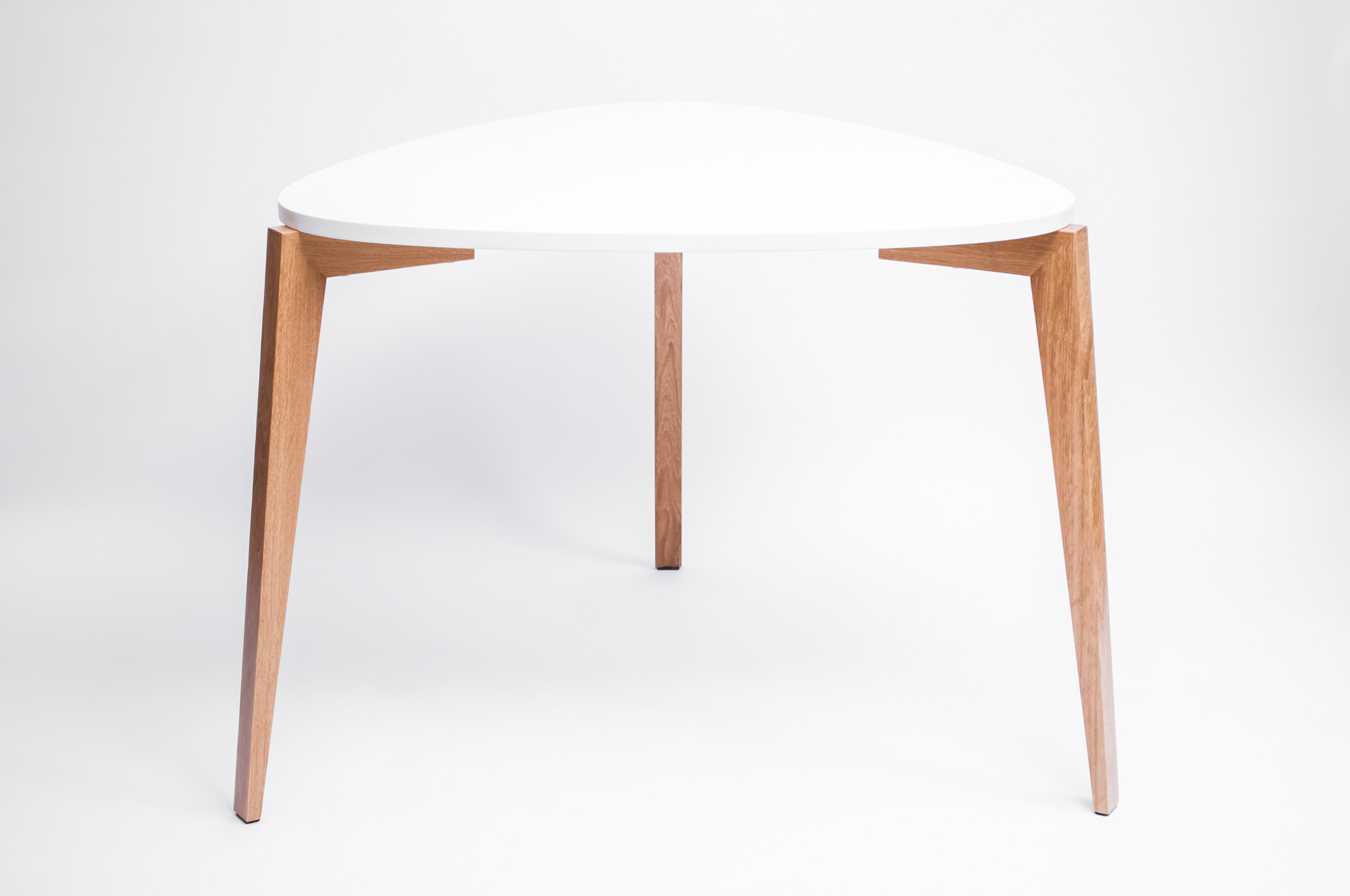 

Дизайнерский обеденный стол Tory Sun Triple