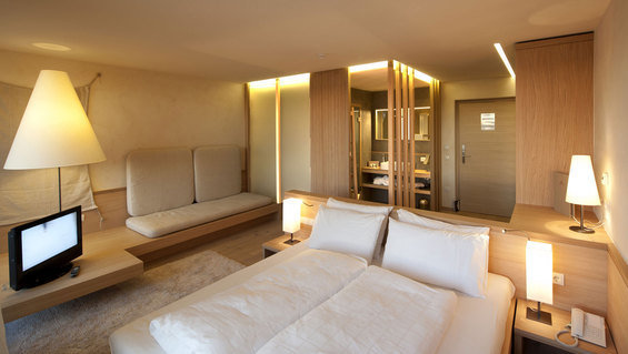 Фотография: Спальня в стиле Минимализм, Эко, Дом, Италия, Дома и квартиры, Отель – фото на INMYROOM