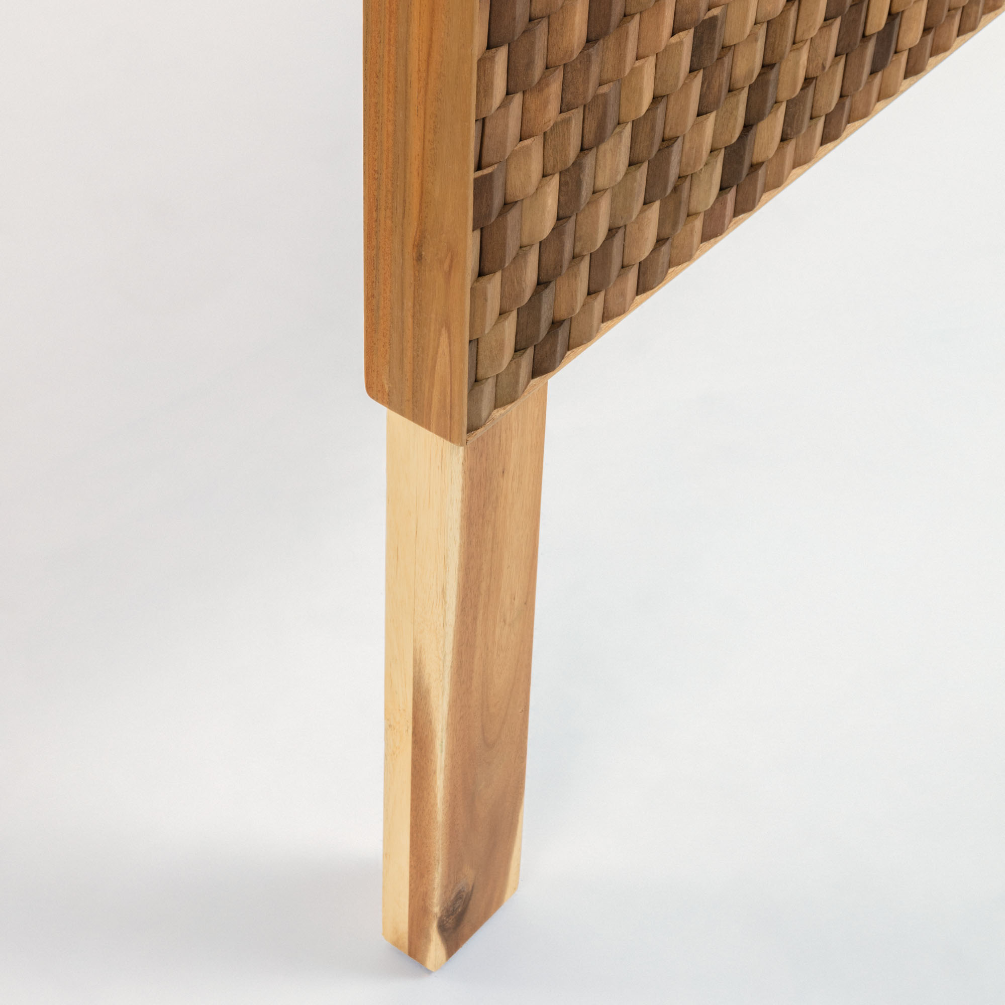 

Изголовье кровати Wing Headboard из массива дерева